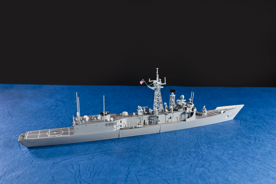 1/700 US Navy Oliver Hazard Perry class frigate