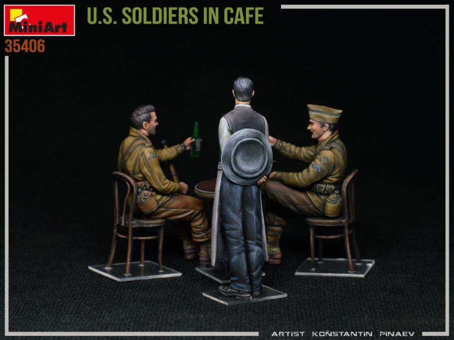 1/35 U.S. Soldiers in Cafe