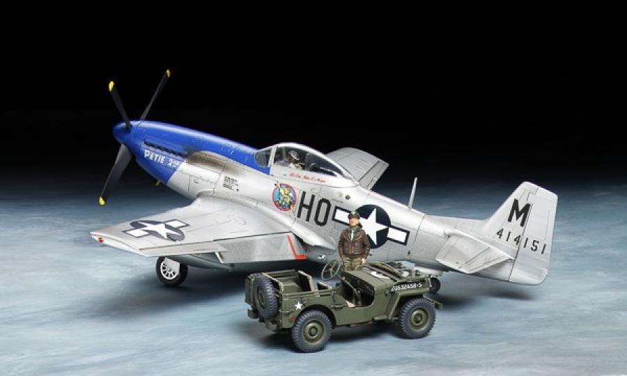 Tamiya 1/48 North American P-51D Mustang & 1/4-ton 4x4 pienoismalli