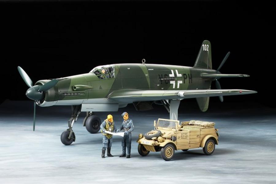 Tamiya 1/48 Dornier Do335A Pfeil & Kübelwagen Type 82 Set pienoismalli