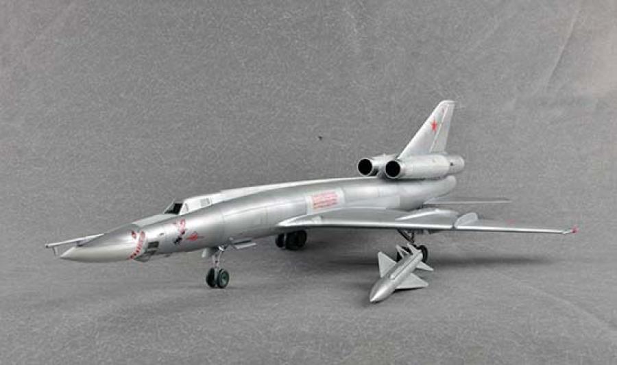 Trumpeter 1:72 Soviet Tu-22K Blinder-B Bomber