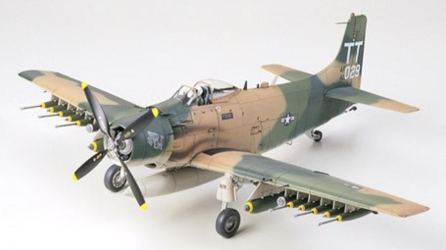 Tamiya 1/48 Douglas A-1J Skyraider USAF pienoismalli