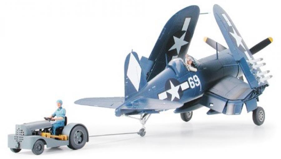 Tamiya 1/48 Vought F4U-1D Corsair w/Moto Tug pienoismalli