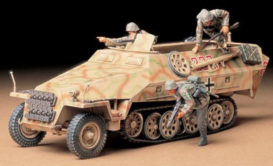 Tamiya 1/35 Sd.Kfz. 251/1 Ausf.D pienoismalli