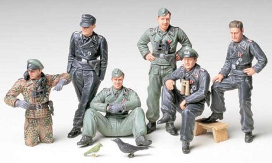 1/35 German Tank Crew at Rest 