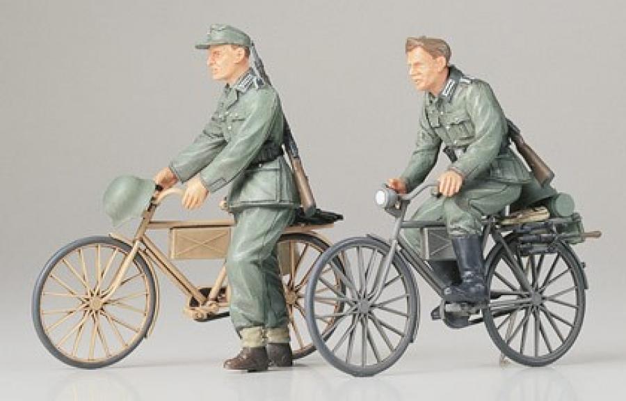 1/35 German Soldiers with Bicycles