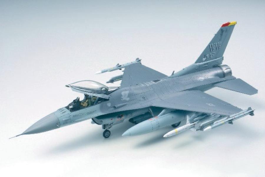 Tamiya 1/48 Lockheed Martin F-16CJ (Block 50) pienoismalli