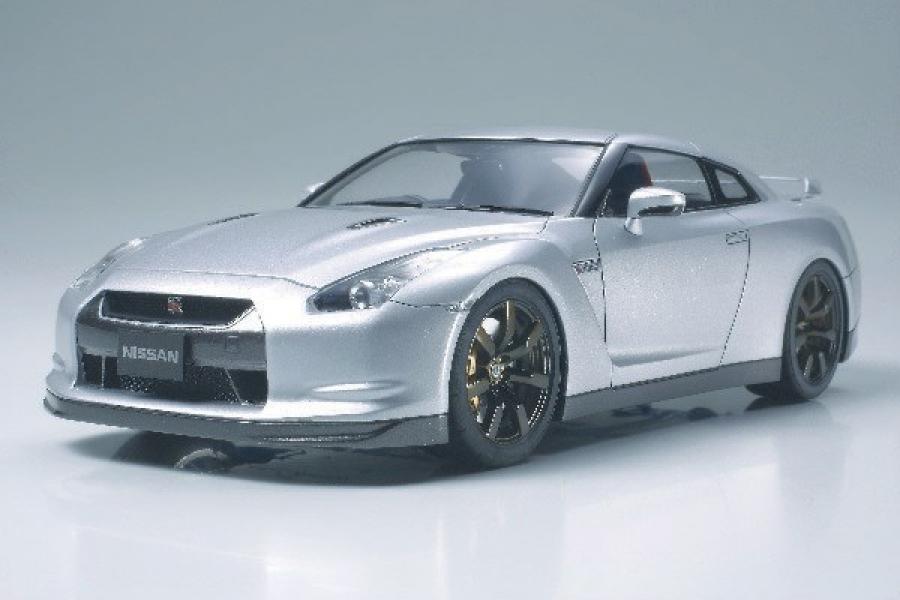 Tamiya 1/24 Nissan GT-R pienoismalli