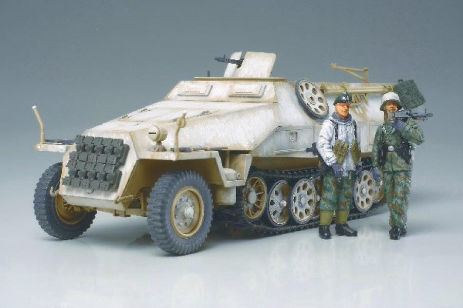 Tamiya 1/48 Mtl.SPW.Sd.Kfz 251/1 Ausf.D pienoismalli