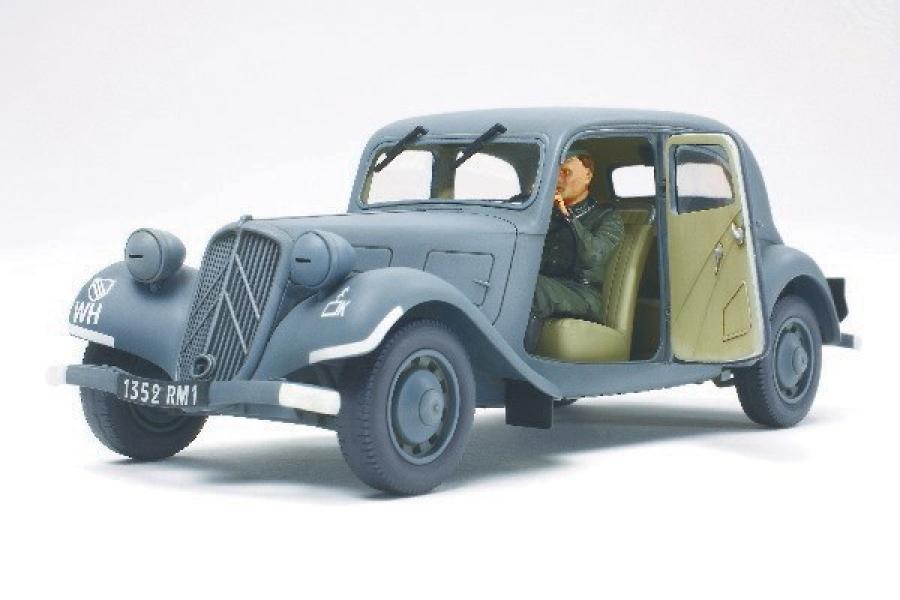 Tamiya 1/35 Citroen Traction 11CV Staff Car pienoismalli