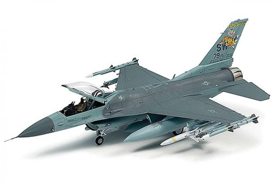 Tamiya 1/72 F-16CJ w/FULL EQUIPMENT pienoismalli