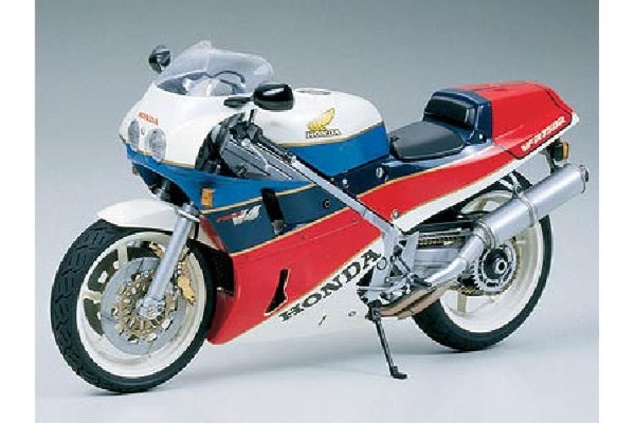 Tamiya 1/12 HONDA VFR750R pienoismalli