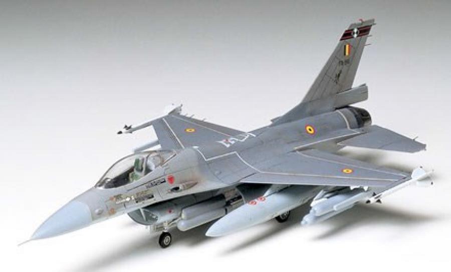 Tamiya 1/72 F-16 FIGHTING FALCON pienoismalli
