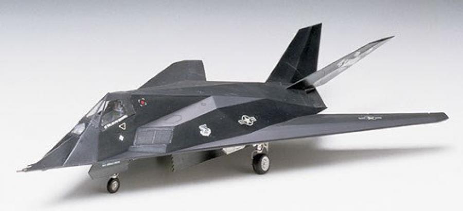 Tamiya 1/72 F-117A STEALTH pienoismalli