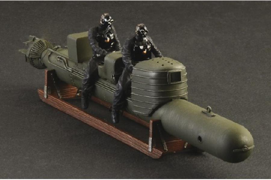 Italeri 1/35 S.L.C. Maiale With Crew