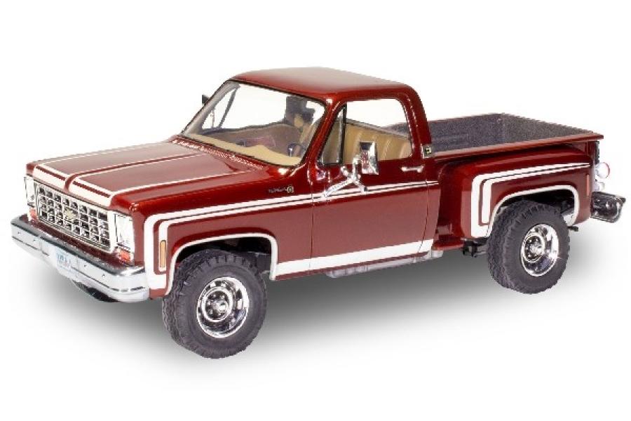 Revell 1:25 76 CHEVY SPORTS STEPSIDE PICKUP