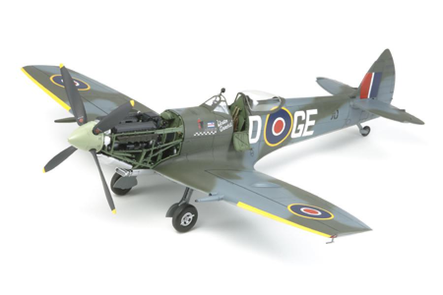 Tamiya 1/32 Supermarine Spitfire Mk. XVIe pienoismalli