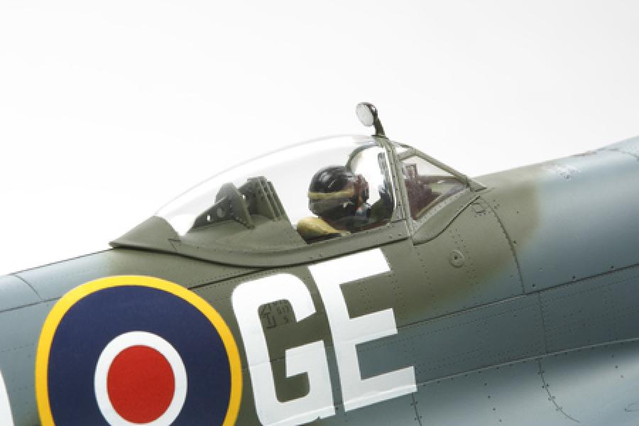 Tamiya 1/32 Supermarine Spitfire Mk. XVIe pienoismalli