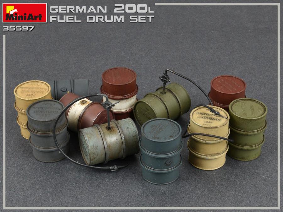 1:35 German 200L Fuel Drum Set WW2