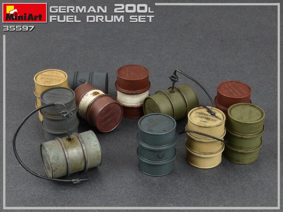 1:35 German 200L Fuel Drum Set WW2