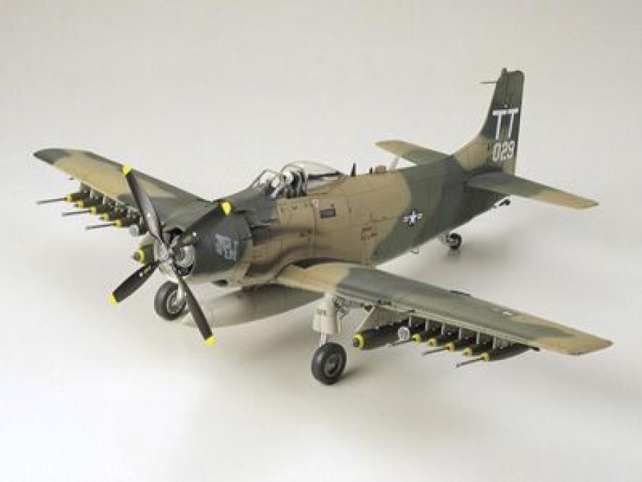 Tamiya 1/48 Douglas A-1J Skyraider USAF pienoismalli