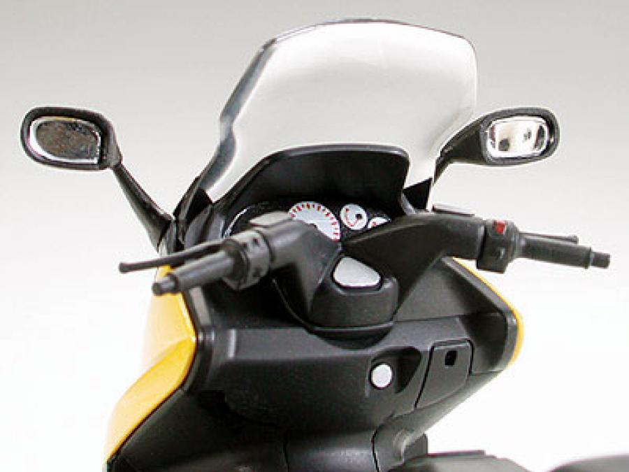 Tamiya 1/24 TMAX W/RIDER FIGURE pienoismalli