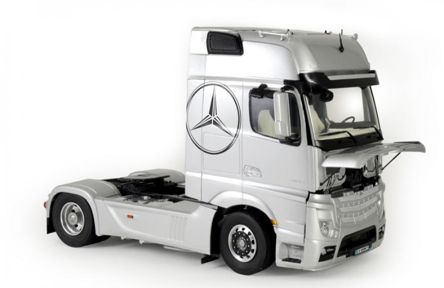 Italeri 1/24 Mercedes Benz Actros MP4 Gigaspace