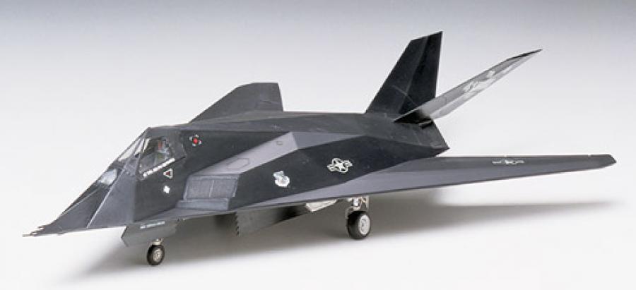 Tamiya 1/72 F-117A STEALTH pienoismalli