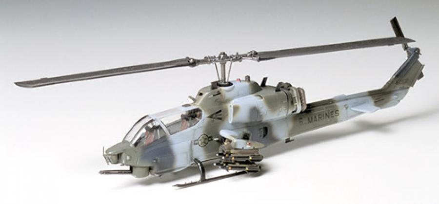 Tamiya 1/72 BELL AH-1W SUPER COBRA pienoismalli
