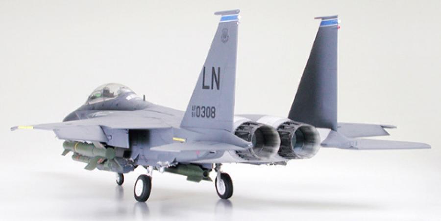 Tamiya 1/32 F-15E Strike Eagle "Bunker Buster"