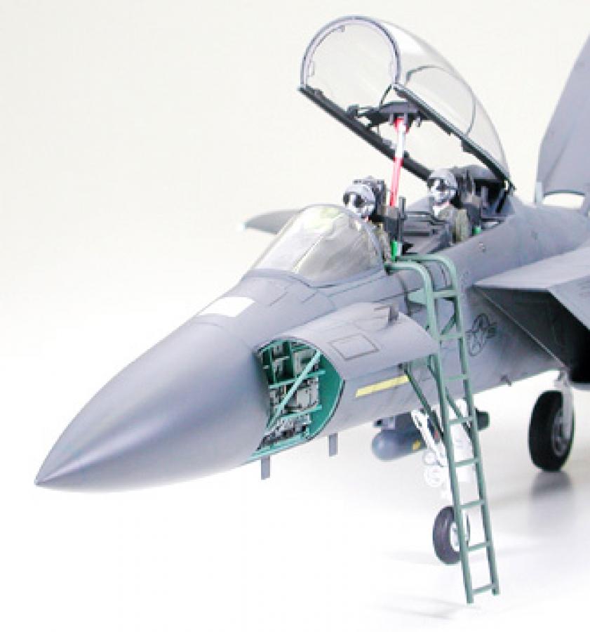 Tamiya 1/32 F-15E Strike Eagle "Bunker Buster"
