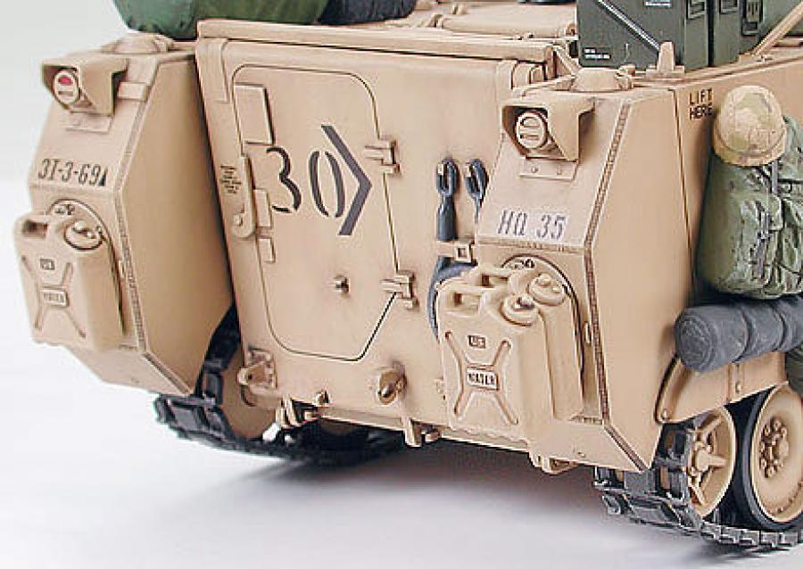 Tamiya 1/35 Us M113A2 Desert Ver. pienoismalli