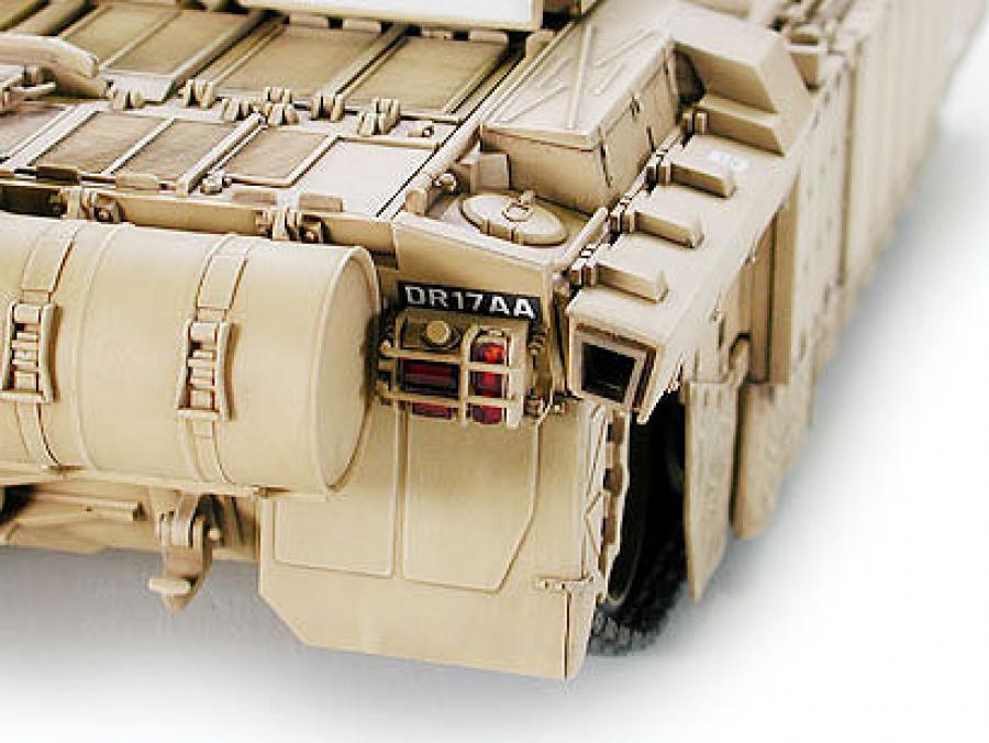 1/35 British MBT CHALLENGER 2 (Desert)