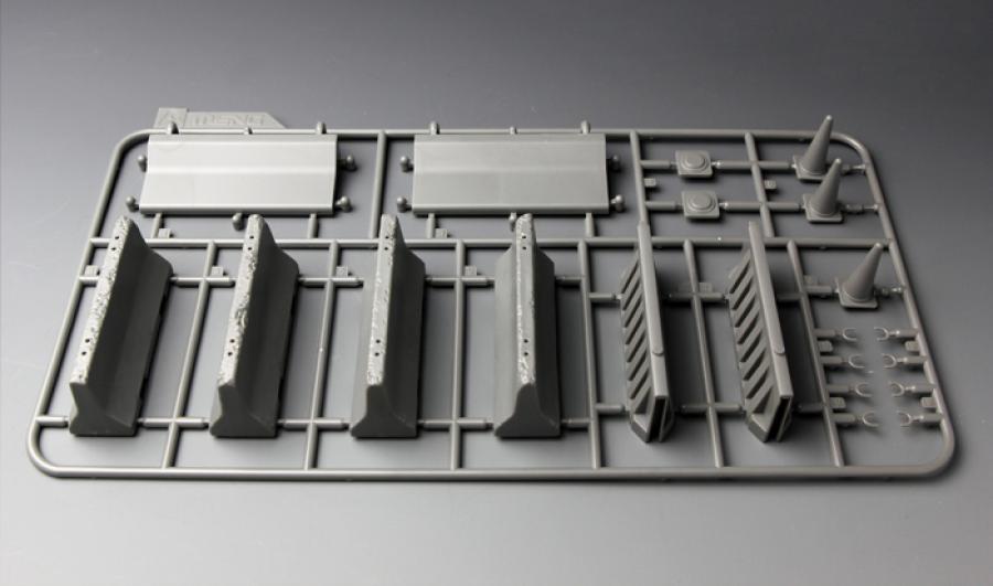 1:35 Concrete & plastic barrier set