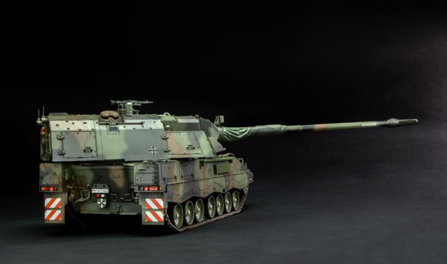 1:35 GERMAN Panzerhaubitze 2000 SP Howitzer
