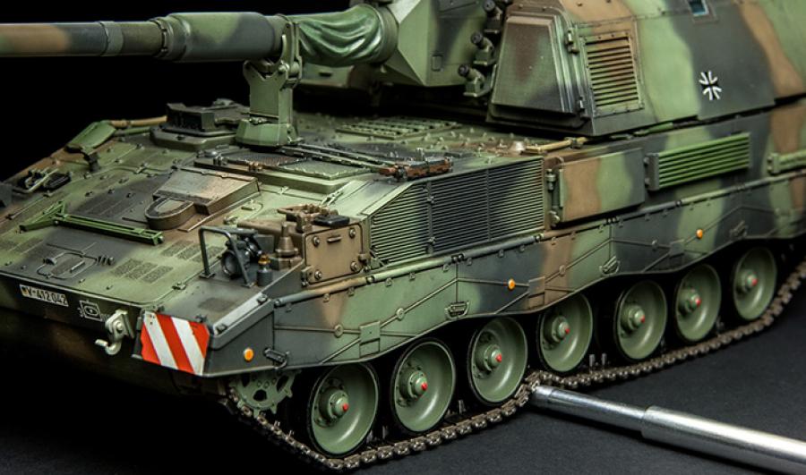 1:35 GERMAN Panzerhaubitze 2000 SP Howitzer
