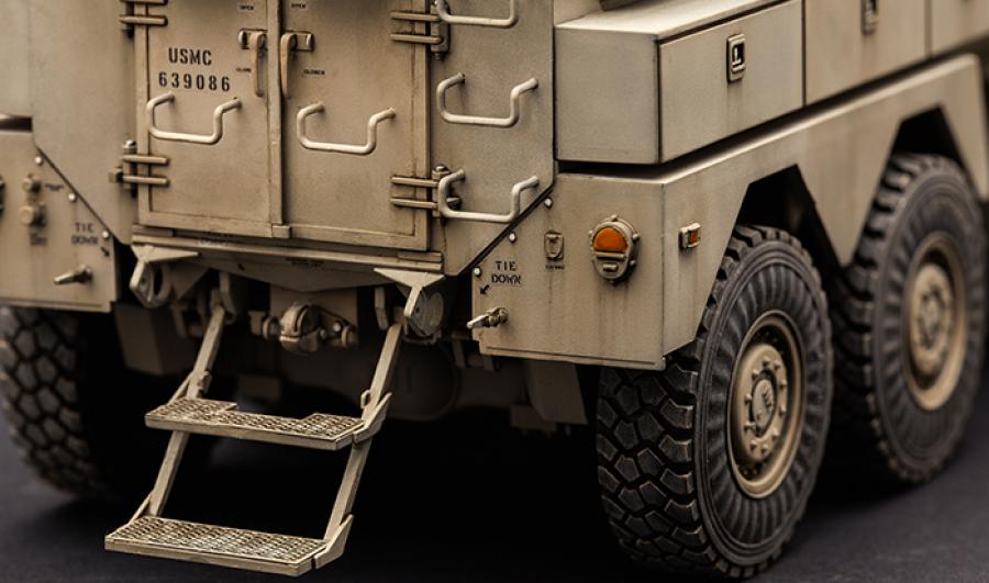 1:35 U.S. Cougar 6x6 MRAP Vehicle