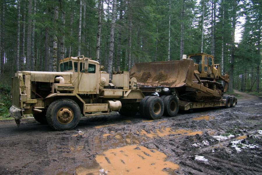 1:35 U.S. M911 C-HET(8x6)& M747 Heavy Equipment Semi-Trailer