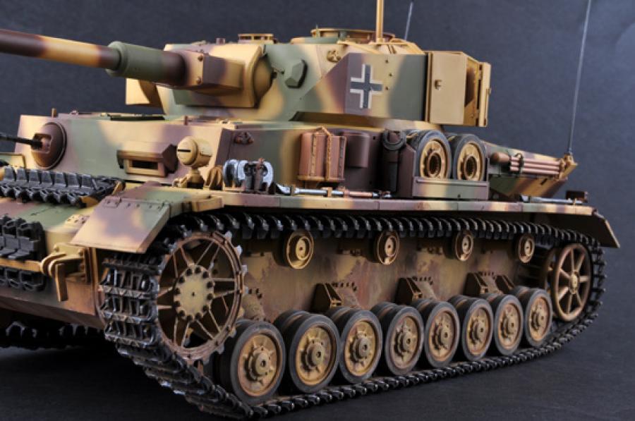 Trumpeter 1:16 Pz.Beob.Wg.IV Ausf.J Medium Tank