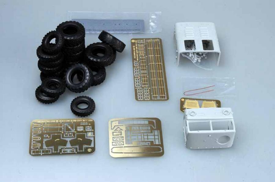 Trumpeter 1:35 MAZ-537G Late with trailer
