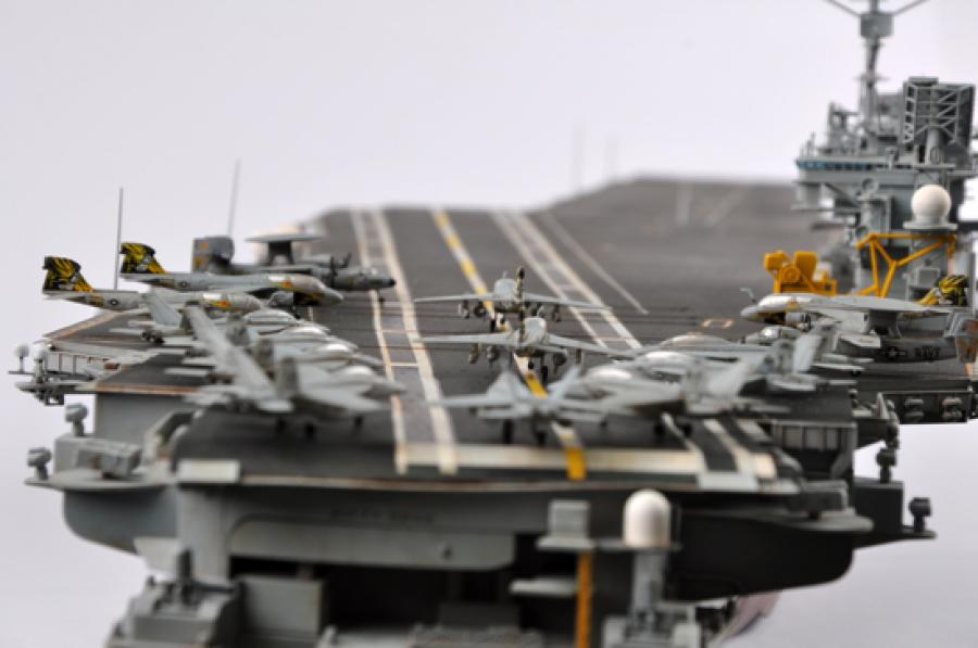 1:350 USS Kitty Hawk CV-63