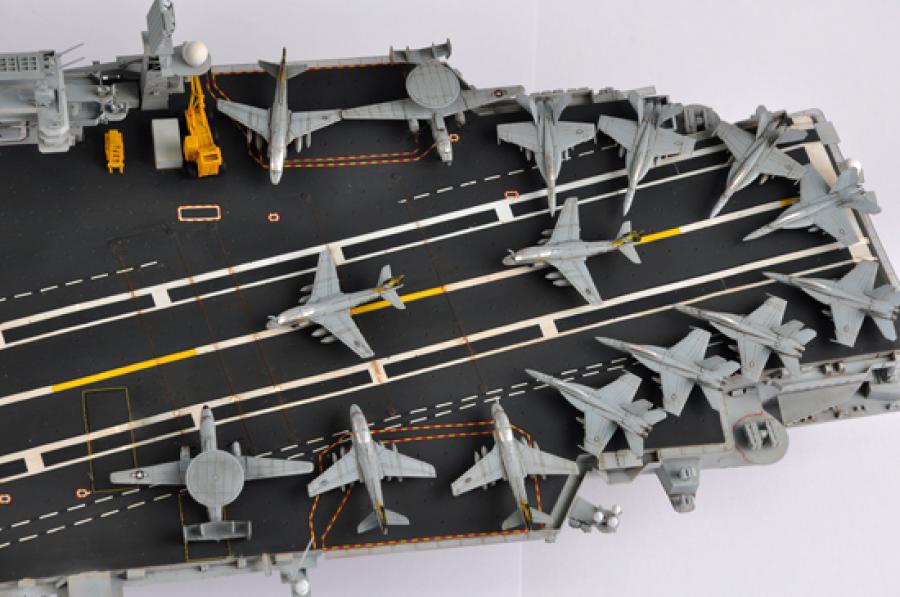 1:350 USS Kitty Hawk CV-63