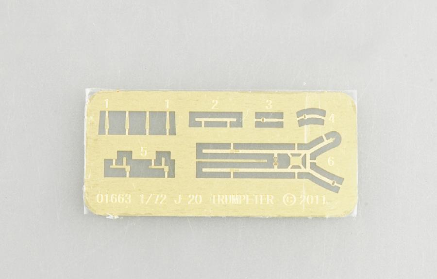 Trumpeter 1:72 Chinese J-20 Mighty Dragon