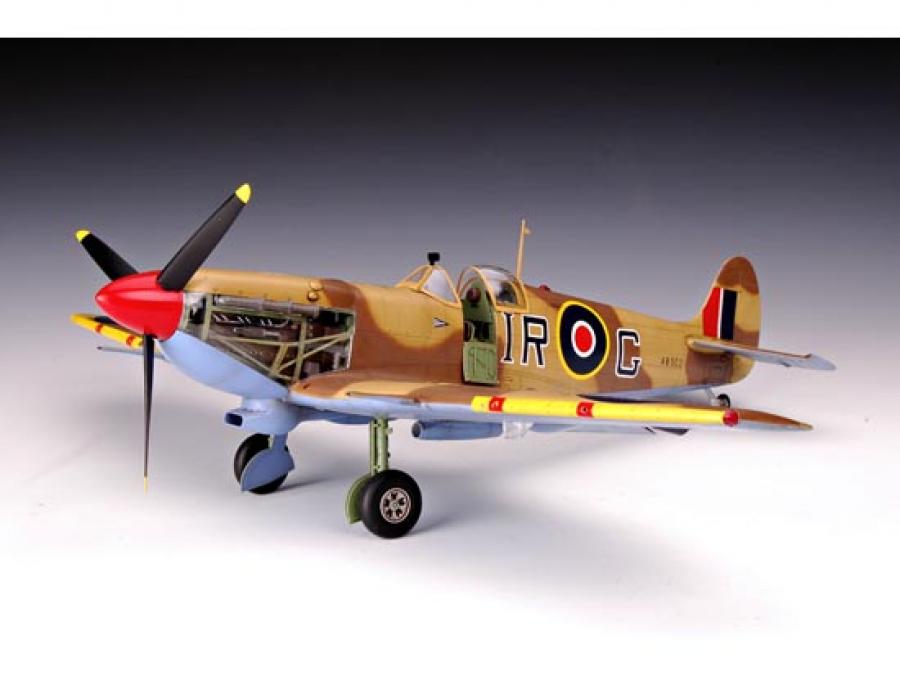 Trumpeter 1:24 Supermarine Spitfire Mk. Vb/Trop