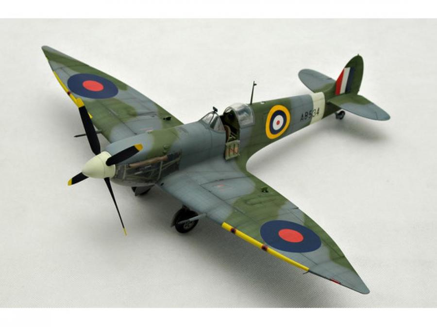 Trumpeter 1:24 Supermarine Spitfire Mk. VI