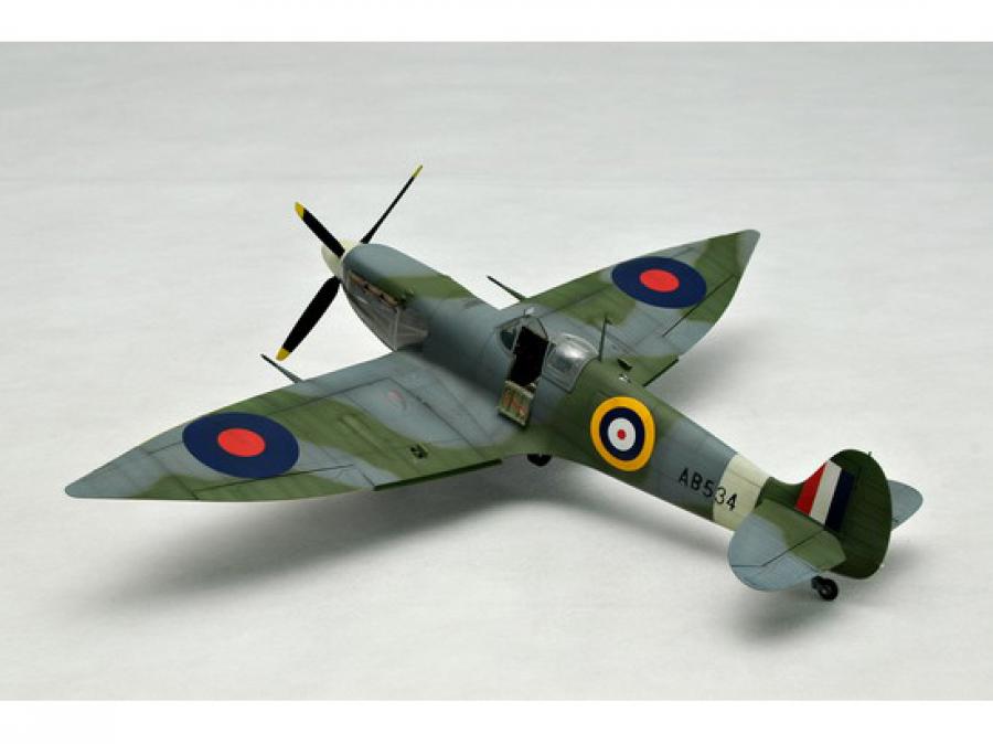 Trumpeter 1:24 Supermarine Spitfire Mk. VI