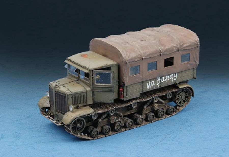 1:72 Soviet Voroshilovets Tractor