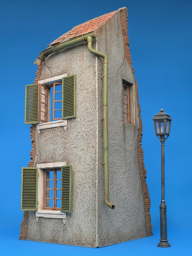 1:35 NORMANDY VILLAGE HOUSE