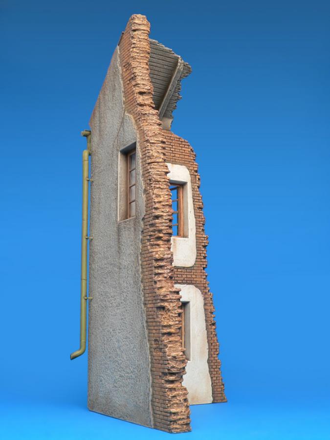 1:35 NORMANDY VILLAGE HOUSE
