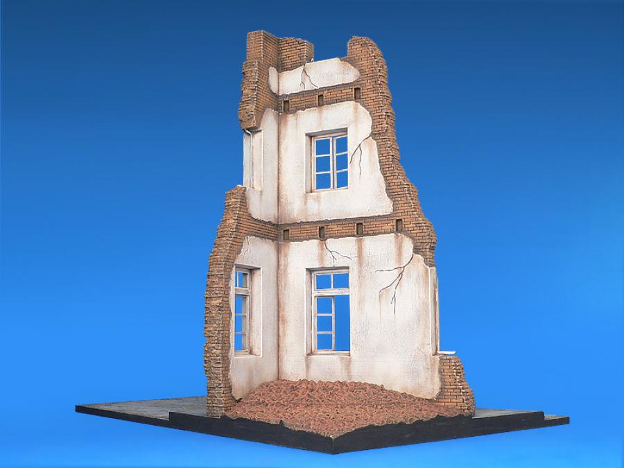 1:35 DIORAMA with RUINED HOUSE